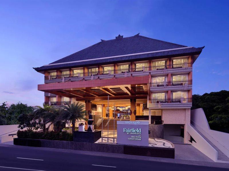 Отель Fairfield By Marriott Bali Kuta Sunset Road Экстерьер фото