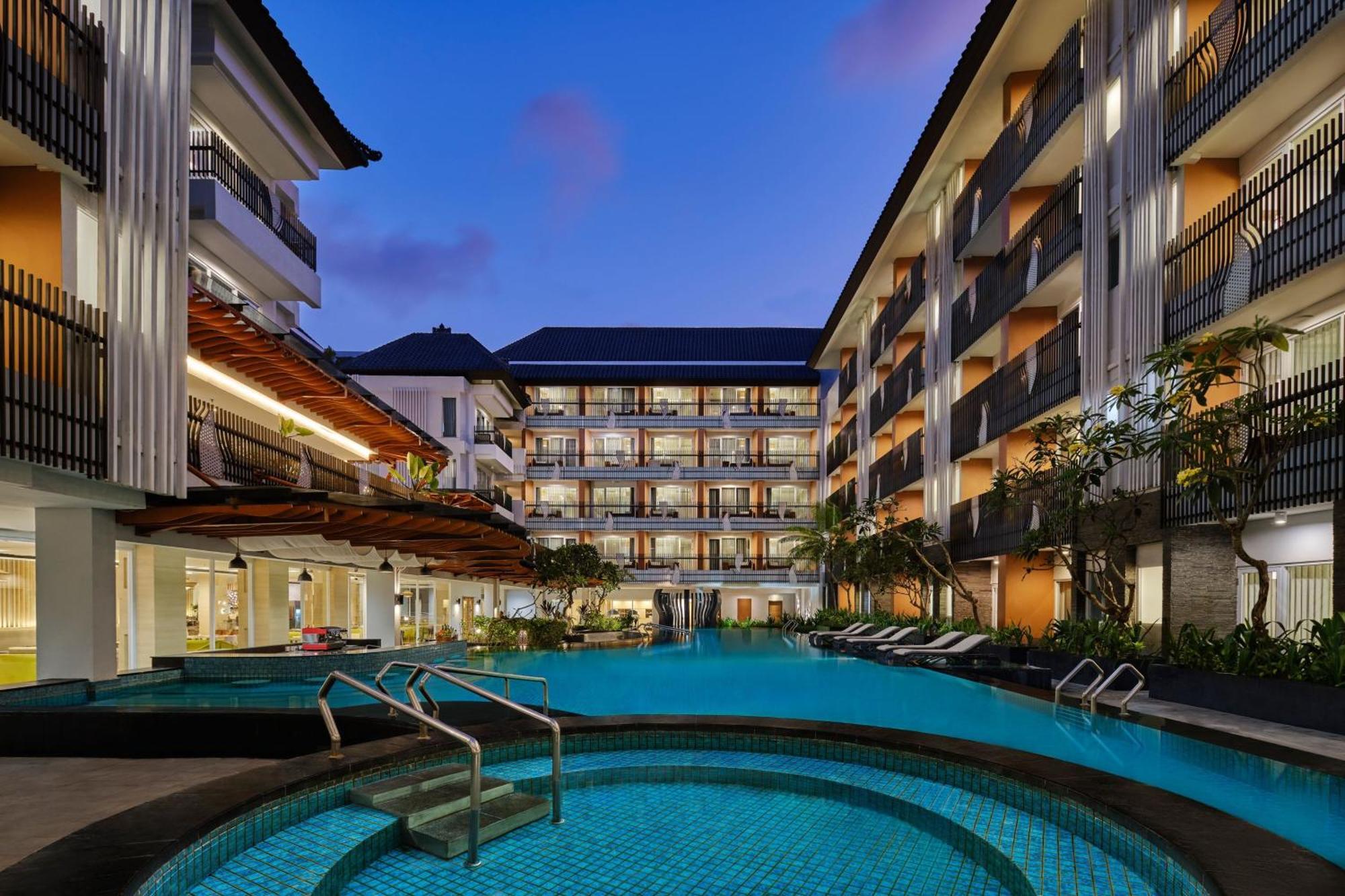 Отель Fairfield By Marriott Bali Kuta Sunset Road Экстерьер фото