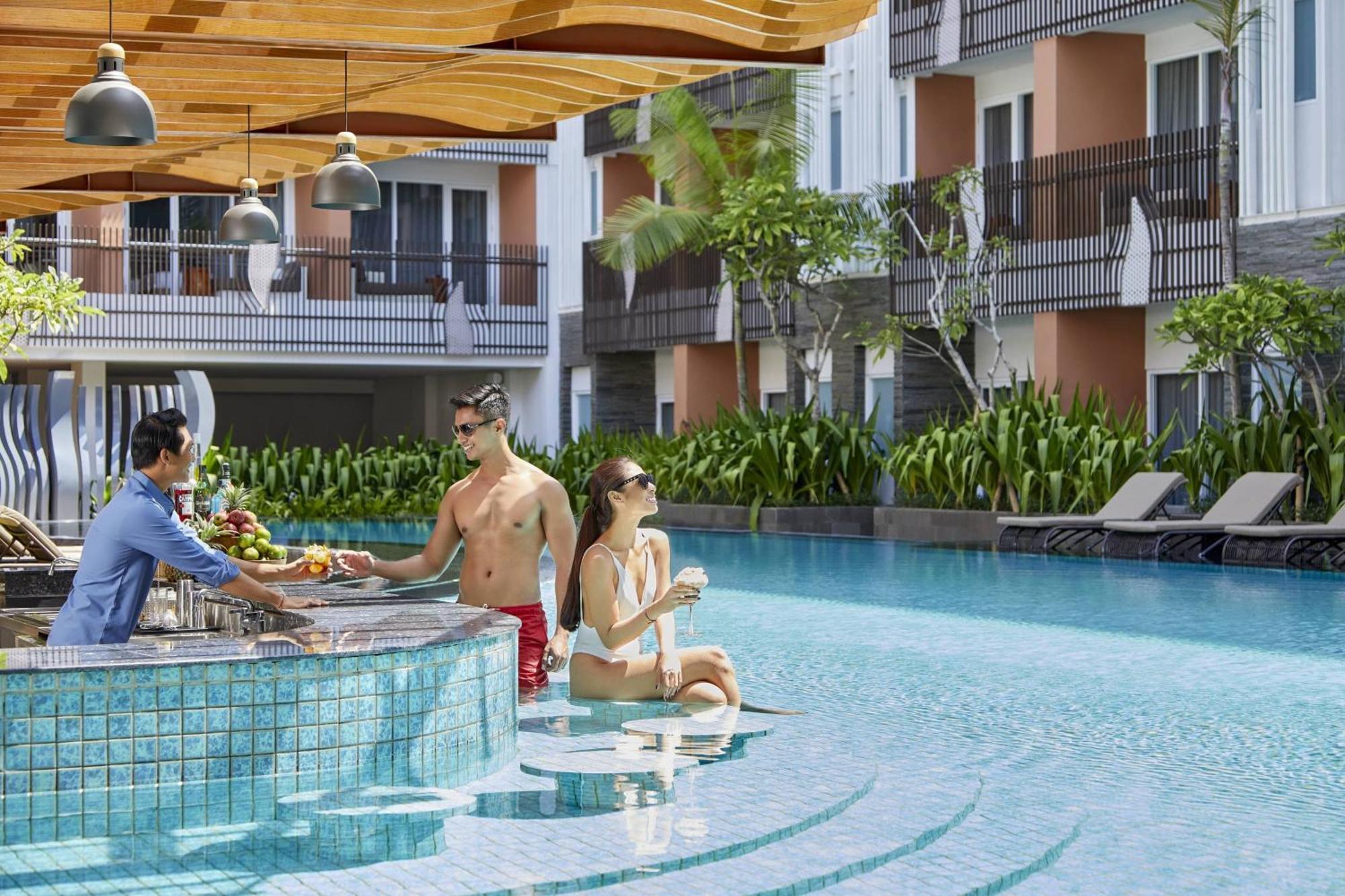 Отель Fairfield By Marriott Bali Kuta Sunset Road Экстерьер фото